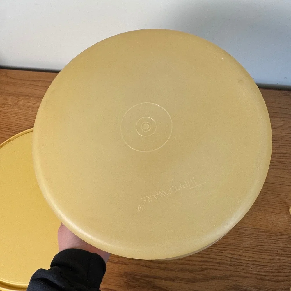 Vintage Tupperware Harvest Gold‎ Cake Taker Carrier 1256-3 Yellow USA Made Retro